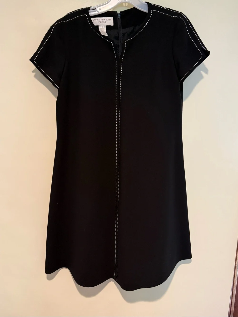 Jones New York Crepe Black with Cream Stitching Short Sleeve Midi Dress, size 6